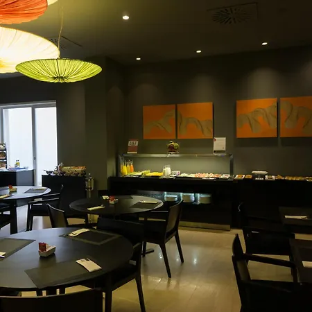 Otel Carris Cardenal Quevedo 4*