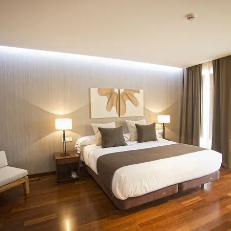 מלון Carris Cardenal Quevedo 4*